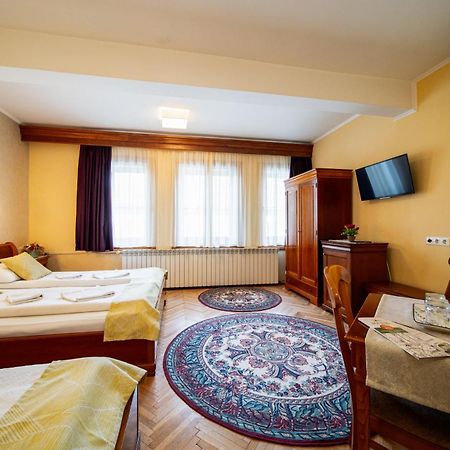 Hotel Lilla Panzio à Odorheiu Secuiesc Extérieur photo