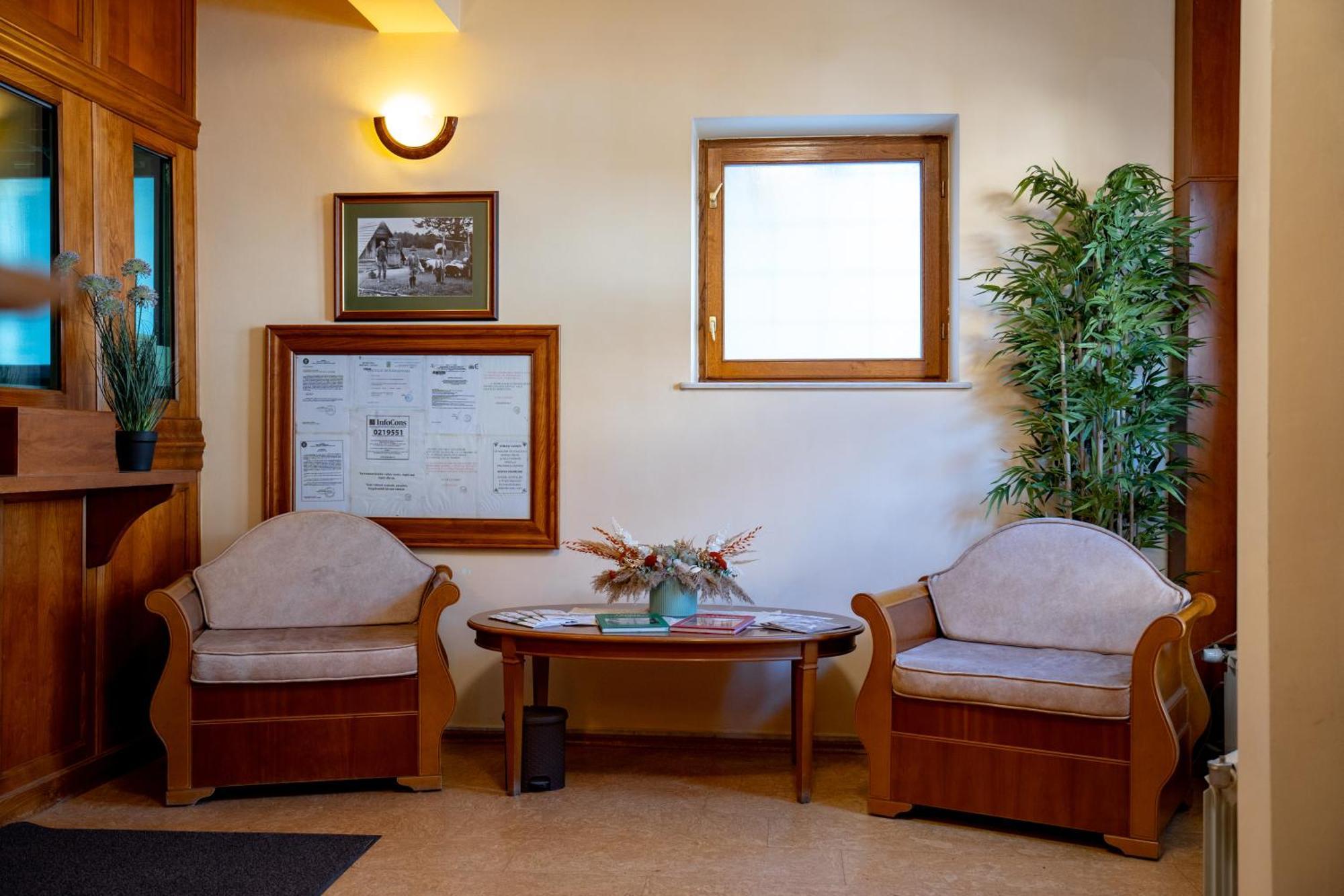 Hotel Lilla Panzio à Odorheiu Secuiesc Extérieur photo