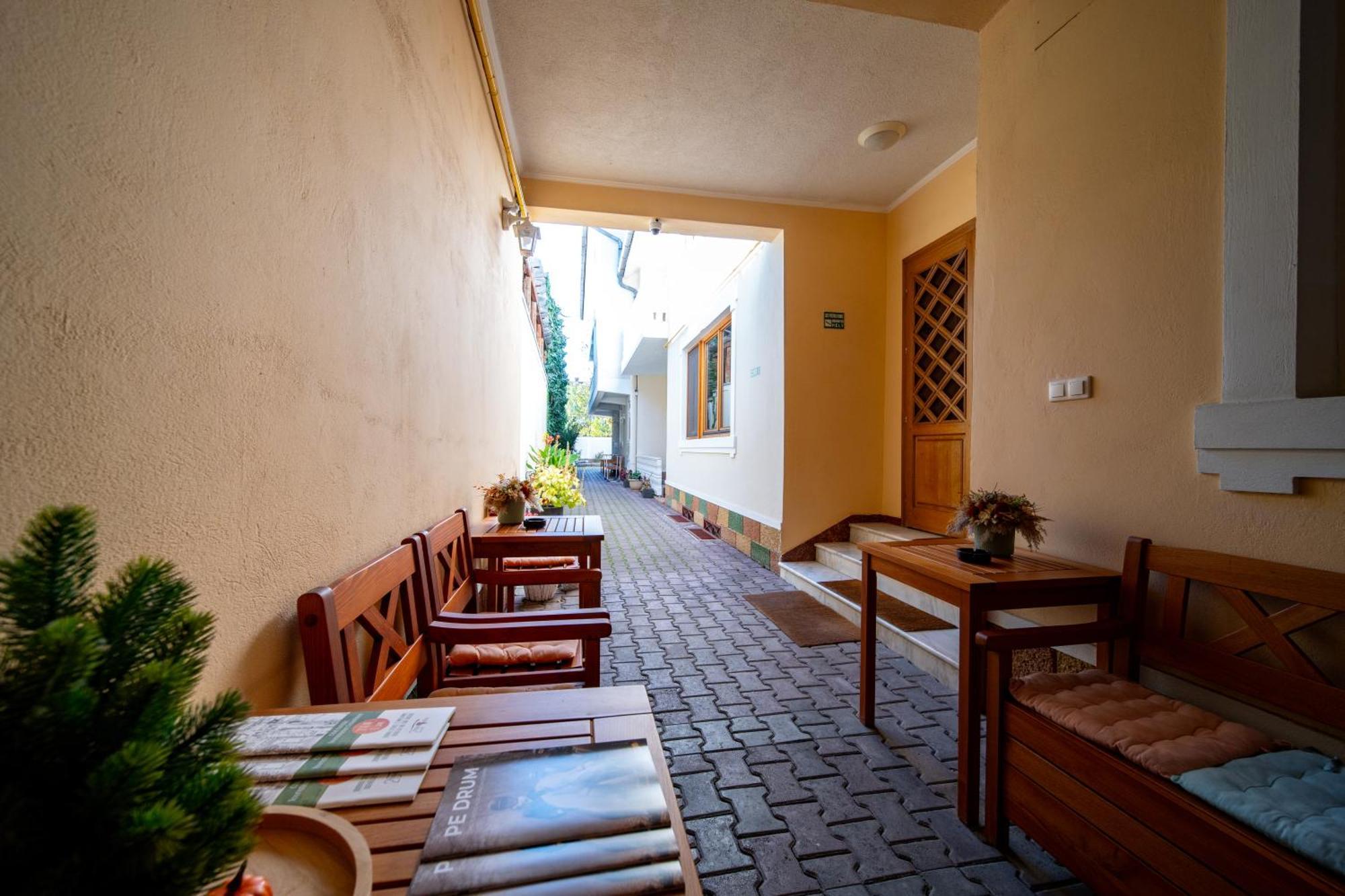 Hotel Lilla Panzio à Odorheiu Secuiesc Extérieur photo