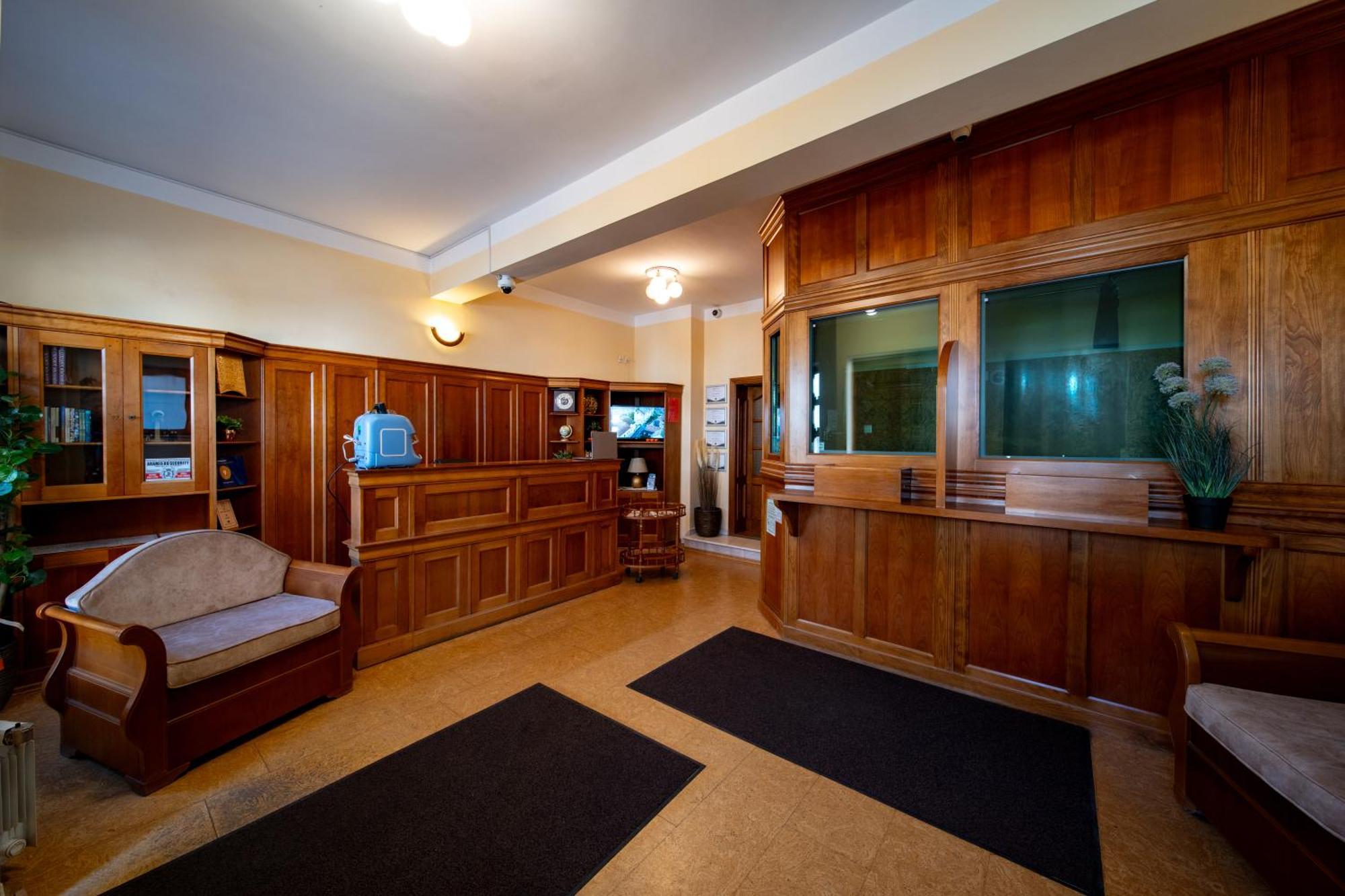 Hotel Lilla Panzio à Odorheiu Secuiesc Extérieur photo