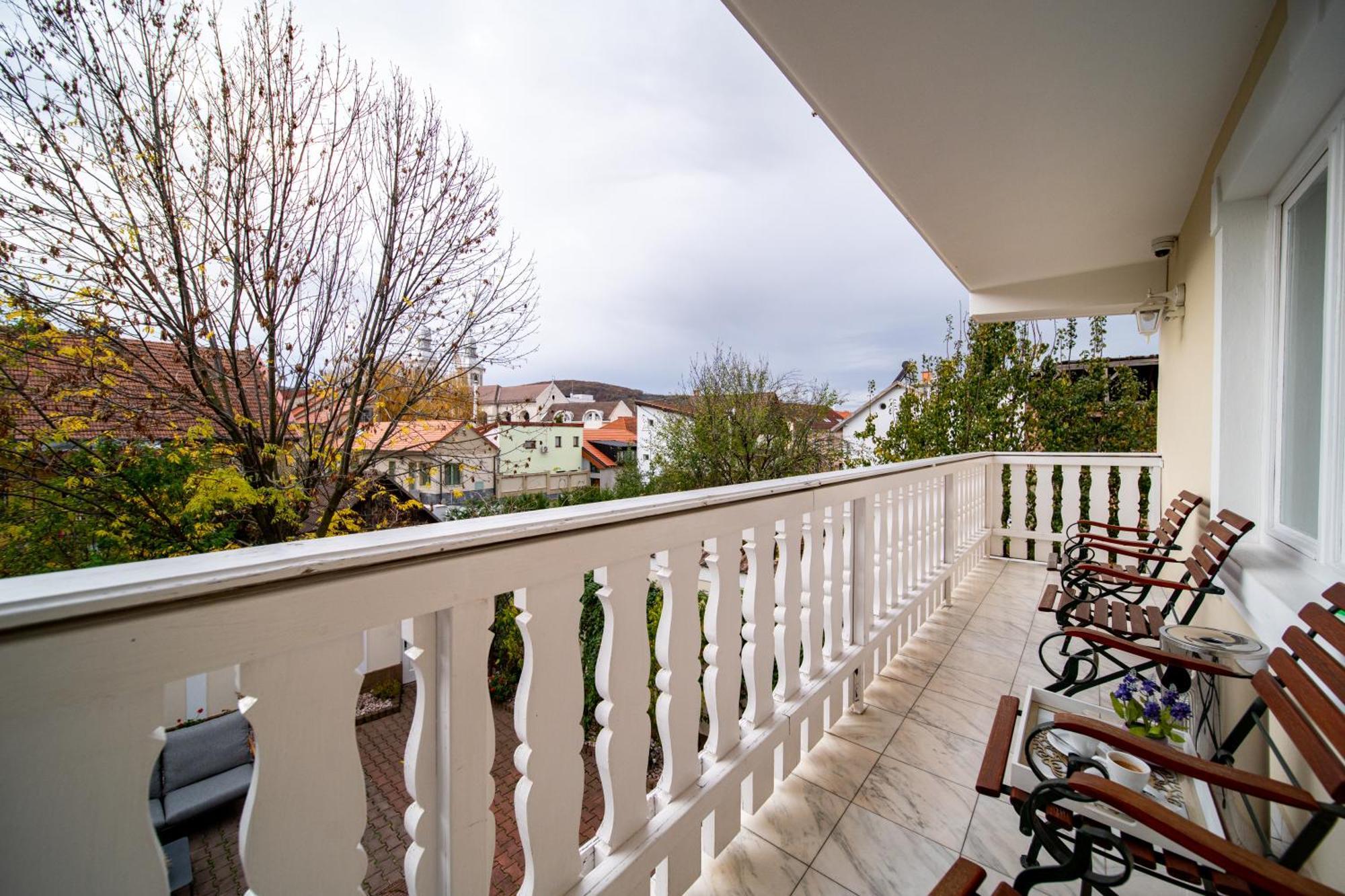 Hotel Lilla Panzio à Odorheiu Secuiesc Extérieur photo