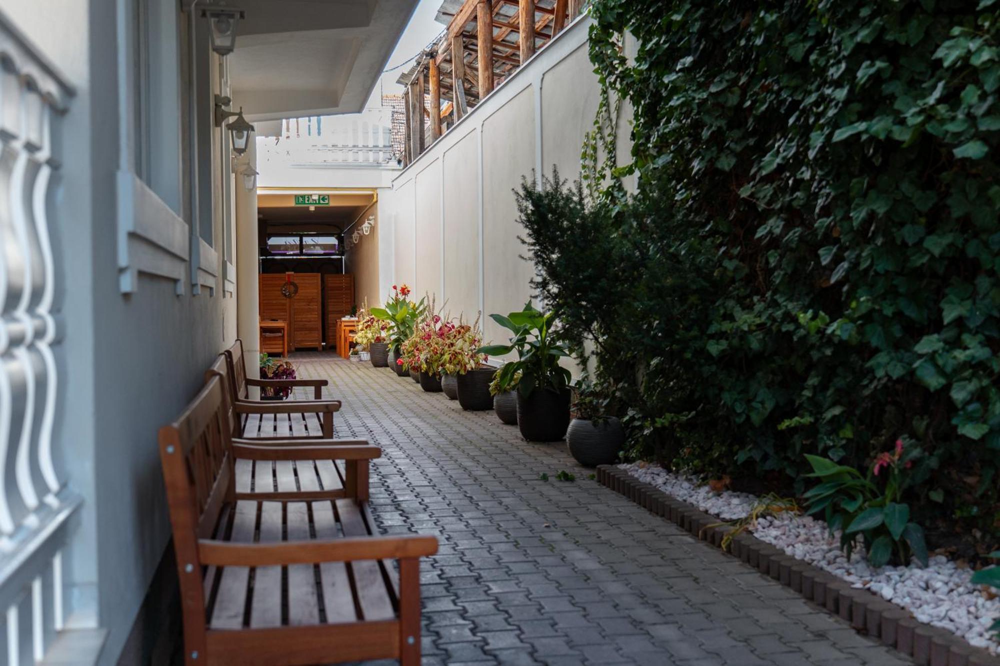Hotel Lilla Panzio à Odorheiu Secuiesc Extérieur photo