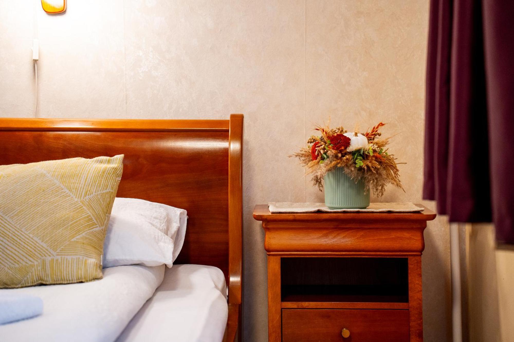 Hotel Lilla Panzio à Odorheiu Secuiesc Extérieur photo