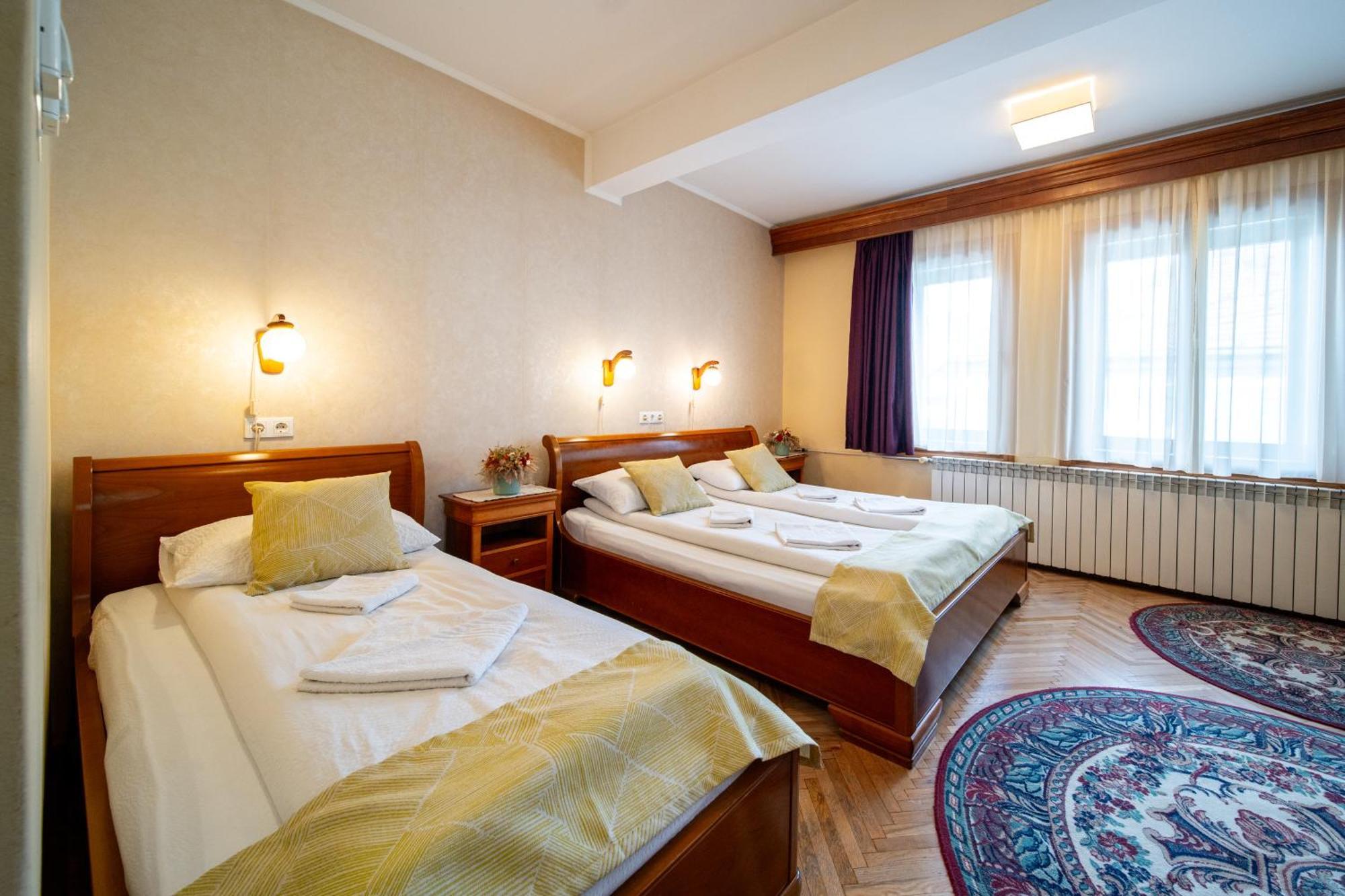 Hotel Lilla Panzio à Odorheiu Secuiesc Extérieur photo