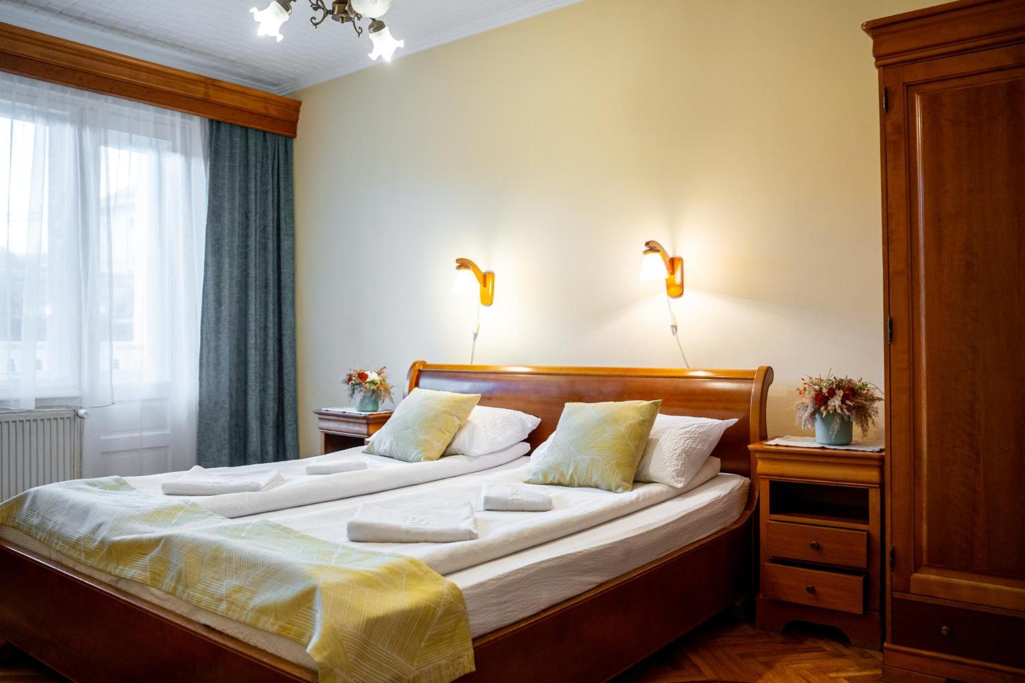 Hotel Lilla Panzio à Odorheiu Secuiesc Extérieur photo