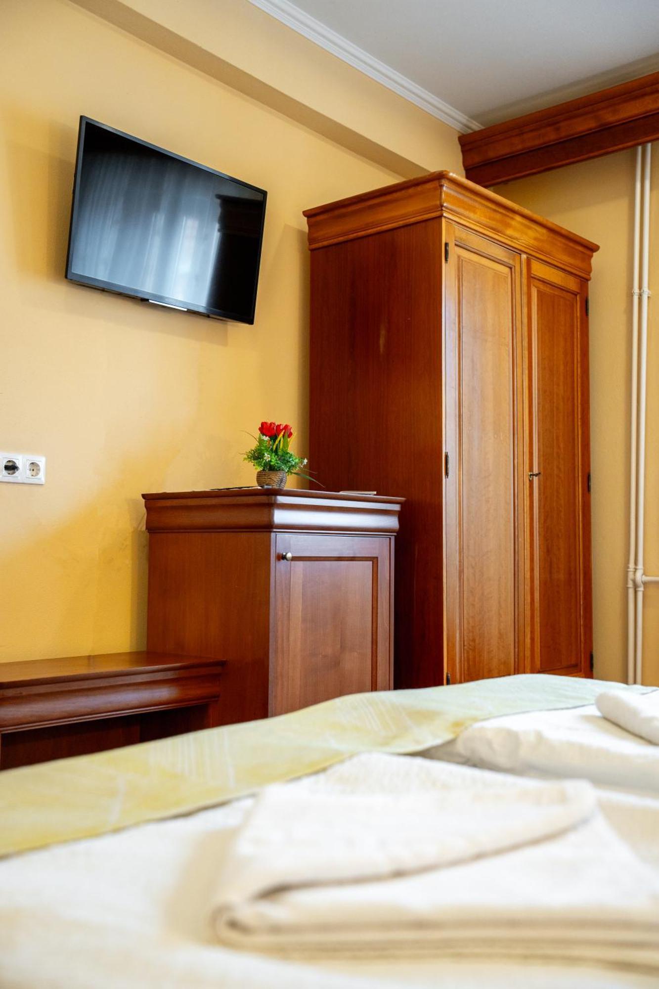 Hotel Lilla Panzio à Odorheiu Secuiesc Extérieur photo
