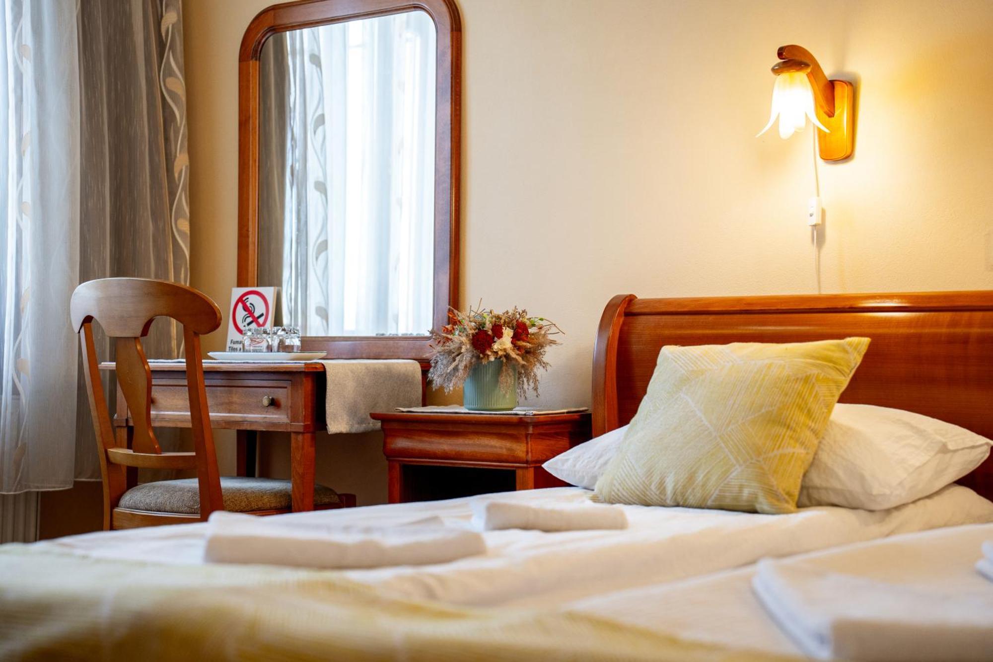 Hotel Lilla Panzio à Odorheiu Secuiesc Extérieur photo
