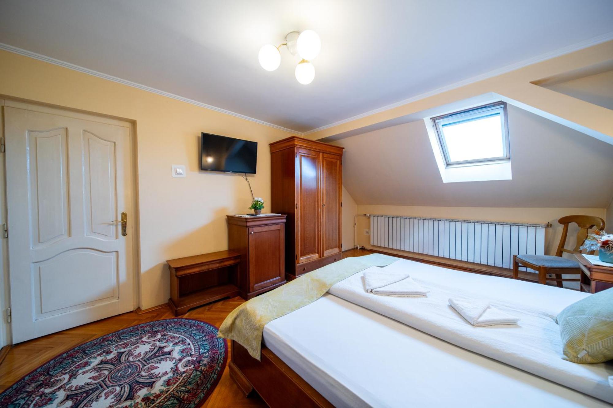 Hotel Lilla Panzio à Odorheiu Secuiesc Extérieur photo