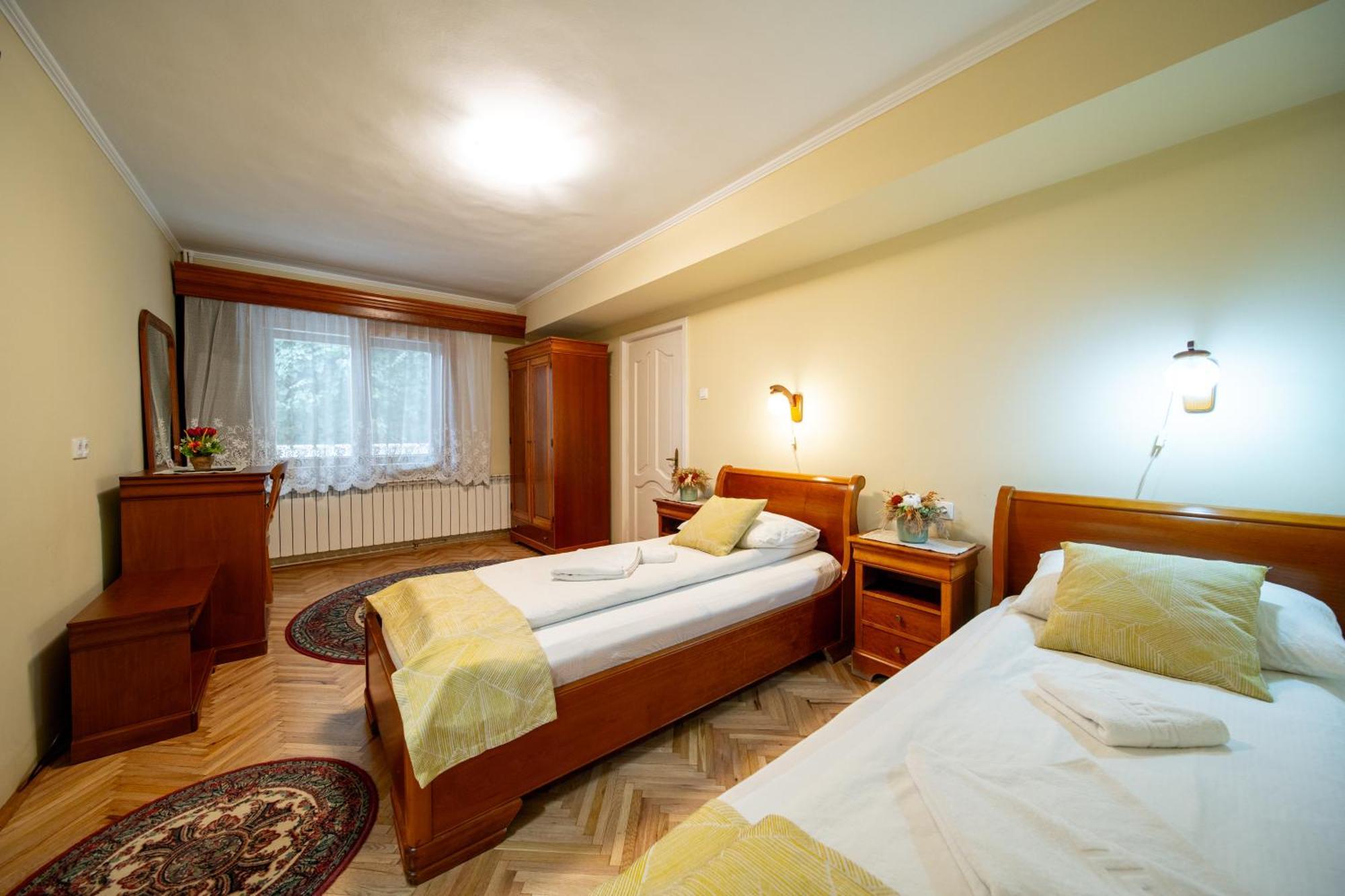 Hotel Lilla Panzio à Odorheiu Secuiesc Extérieur photo