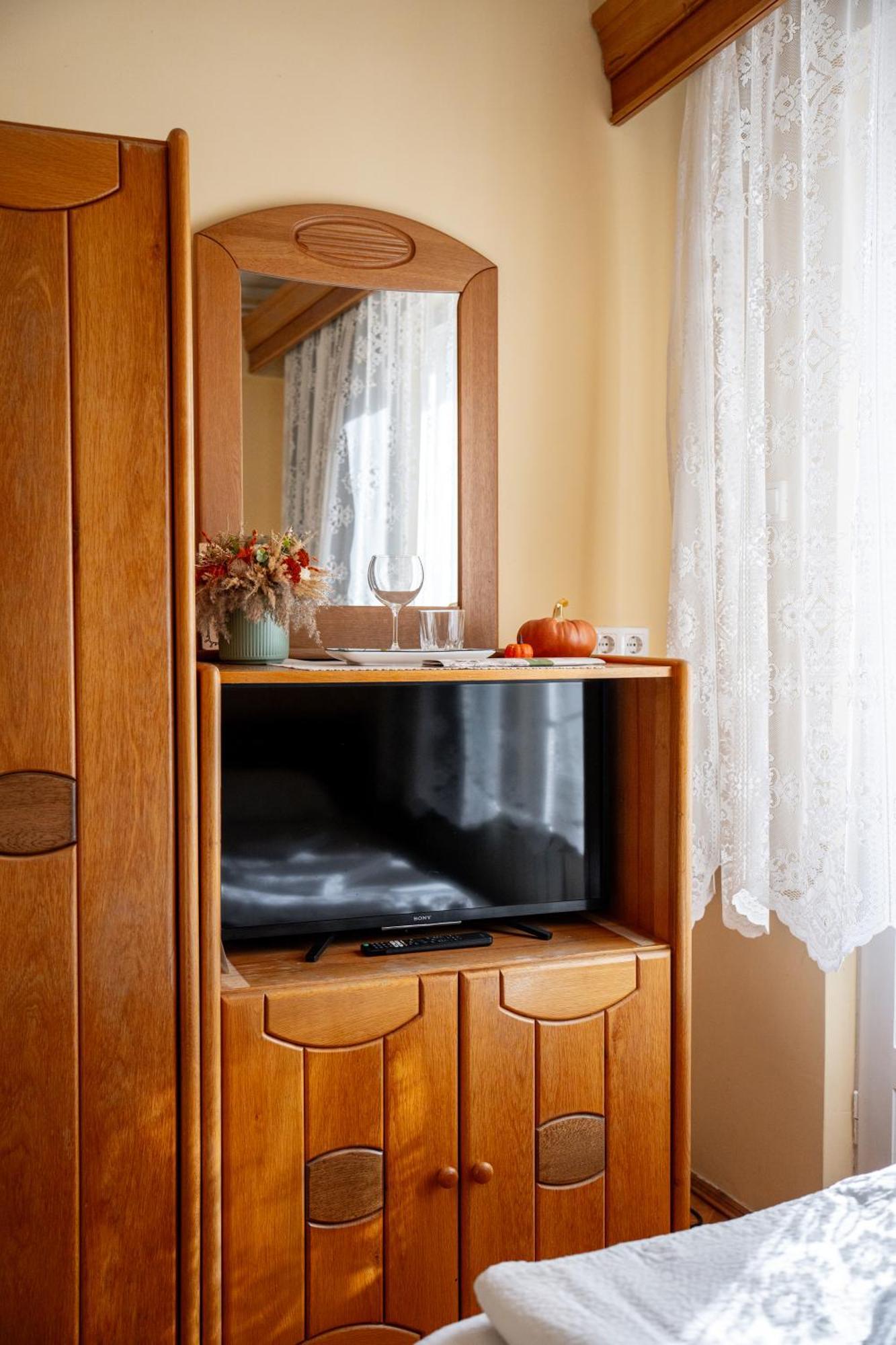 Hotel Lilla Panzio à Odorheiu Secuiesc Extérieur photo